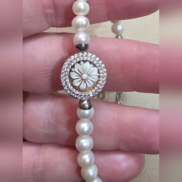 CULTURED, WHITE PEARL AND CAMEO BRACELET 925 STERLING ADJUSTABLE 7 TO 8 INCHES - Picture 3 of 4